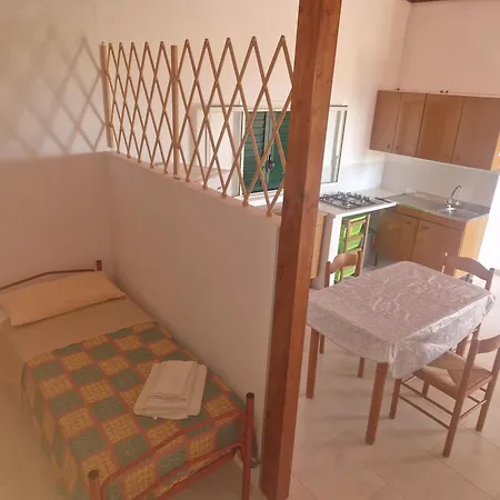 Nina's House, 5 *